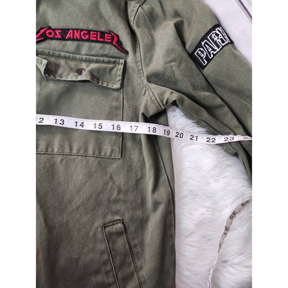 Forever 21 Mens Shirt Jacket Green Denim Snap Pockets Patches Streetwear S - Picture 3 of 6